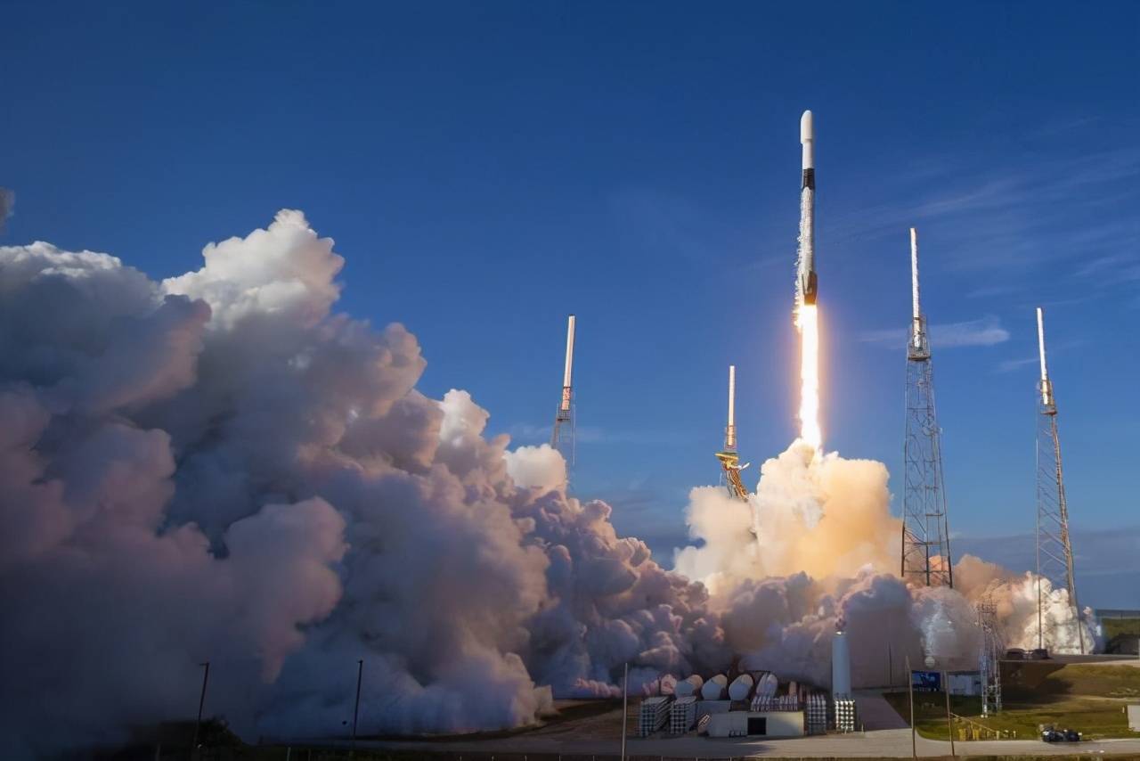 马斯克揭秘，SpaceX下一次火星任务火箭或将搭载Optimus机器人与Grok