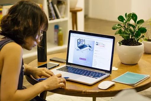 办公族选择网页聊天工具的真实原因解析 办公族选择网页聊天工具的真实原因解析