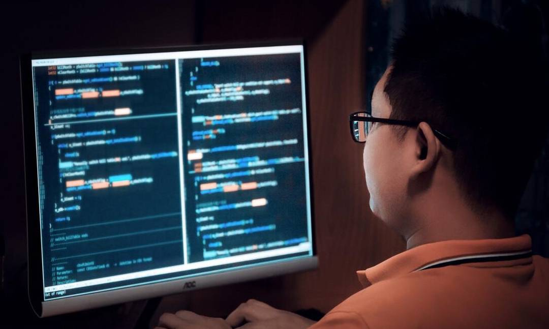 电脑聊天是否更适合高强度工作的探讨与解析